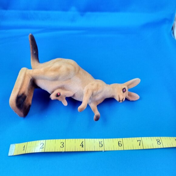 Vintage flocked plastic Kangaroo & Joey figure 7'' SC China - Picture 2 of 7